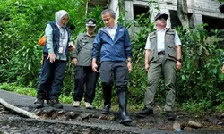 Penjabat Gubernur Jabar Tinjau Lokasi Bencana di Sukabumi, Fokus Evakuasi dan Pemulihan Infrastruktur