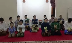 Karang Taruna Cigombong Wakafkan Al-Qur'an untuk Ponpes Al Asmaul Husna