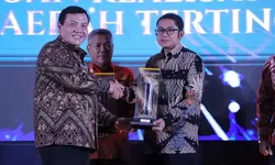Dukung Pembangunan Daerah, Kecamatan Gunung Putri Raih Anugerah Pajak Daerah 2024