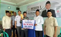 Anggota DPRD Jabar Dede Chandra Sasmita Maksimalkan Reses di Desa Galuga, Bagikan Bantuan untuk Fasilitas Olahraga