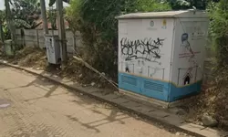 Pemadaman Listrik Saat Hujan Bikin Warga Perumahan Griya Bukit Jaya Geram: PLN Lambat Tanggapi, Peralatan Elektronik Kami Jadi Korban!