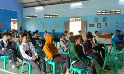 Tingkatan Index Pendidikan, PKBM Ibnu Rusy Bersama Karang Taruna Cigombong Bagikan Ijazah kepada 101 Orang Siswa