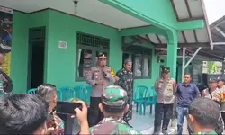 Kapolsek Cijeruk Beserta Anggotanya Guruduk Koramil 0621-12 : HUT TNI Ke 79 Tahun