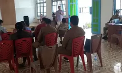 Staff Hukum Setda Kabupaten Kepulauan Tanimbar Gelar Acara Sosialisasi Pendamping Hukum di Desa Sofyanin