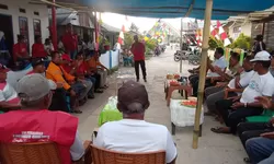 Simon Johan Ajak Masyarakat Tanimbar Dukung dan Menangkan Paslon Adolof - Serin