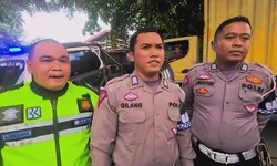 Diduga Gagal Menyalip, Pengendara Sepeda Motor Tewas Terlindas Bus di Jalan Raya Wanaherang