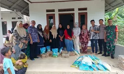 Upaya Mendukung Zero Stunting, Muspika Sukamakmur Bagikan Makanan Berprotein Bagi Warga