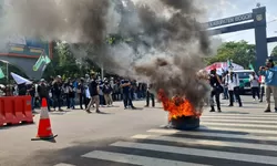 Ratusan Masa dan HMI MPO Kabupaten Bogor Unjuk Rasa, Desak Evaluasi Kinerja Pj Bupati Bogor