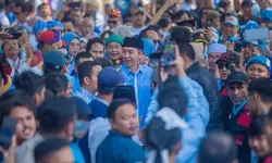 Para Relawan BADRA Antar Paslon Dedie Rachim dan Jenal Muttaqin Daftar ke KPU