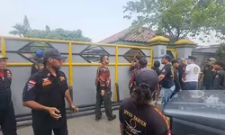 Ratusan Anggota Ormas di Kecamatan Gunung Putri, Guruduk PT Yang Mandiri Utama Sukses