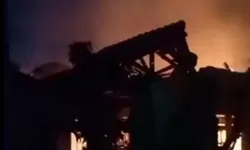 Akibat Puntung Roko, 1 Rumah di Cileungsi Bogor Hangus Terbakar Api