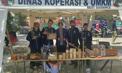 Pharaswara Etnika dan Ekraf Kriya Cigombong Ramaikan Event Harkopnas di Desa Ciburayut