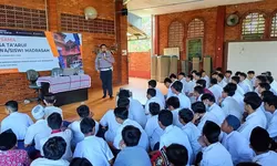 Polsek Gunung Putri Jalankan Program Police Goes To School di MTs Nurul Quran Cikeas Bogor