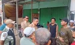 Warga Cikeas Demo Jalan Rusak, Camat Gunung Putri Gercep Tinjau Langsung Kondisi Jalan