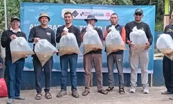 JIP dan JFI Gandeng Pemcam Pamijahan Lakukan Aksi Sosial Tebar Benih Ikan