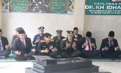 Kenang Jasa Pahlawan Nasional, Pj Bupati Bogor Bersama Kapolda Jabar Lakukan Ziarah dan Tabur Bunga ke Makam KH Idham Chalid