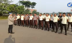 Personil Polsek Gunung Putri Sambangi Satpam, Berikan Pesan Keamanan dan Ketertiban