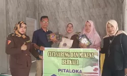 Memang Beda! Pitaloka AMS Rayon Gunung Putri Jalankan Program Cuci Mukena Sarung di Mesjid dan Mushola