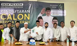 Ade Wardhana Kembalikan Formulir Pendaftaran Calon Bupati Bogor