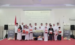 Gelar Safari Ramadan, Solusi Bangun Indonesia Pabrik Narogong Bagikan Santunan untuk Sahabat Difabel dan Anak Yatim