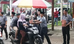 Bersama PK Ahli Utama Ditjenpas, Lapas Cibinong bagikan ratusan Takjil Gratis
