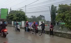 Ikatan Alumni SMPN 1 Cijeruk Kembali Bagikan 100 Paket Takjil depan Kantor Kecamatan Cijeruk