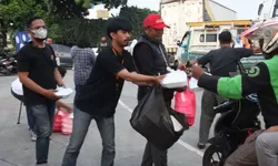 Insan Pers Bogor yang Tergabung dalam JJB Tebar Takjil Gratis