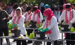 Gerakan Tanam Cabai Serentak se-Indonesia di Alun-alun Cirimekar Cibinong, di Hadiri Ibu Negara Iriana Joko Widodo