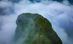 Pendakian Gunung Batu Jonggol Tawarkan Keindahan Alam