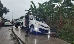 Sejumlah Mobil Terperosok di Lajur Beton Sukamakmur