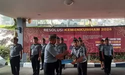 Ibnu Faizal Berikan Penghargaan Terhadap Pegawai Teladan Lapas Khusus Kelas IIB Sentul