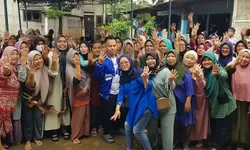 Warga Desa Bojong Nangka Sangat Antusias, Disambangi Caleg Demokrat Saiful ST, Walaupun Saat Kondisi Hujan