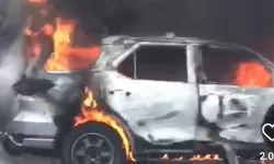 Sebuah Mobil Fortuner Terbakar Dijalan Raya Bojong Kulur - Gunung Putri
