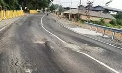 Baru Seumur Jagung, Jalan Jembatan Cihoe Jonggol – Cariu Rusak Amblas.