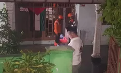 Gercep, H. Adi Suwardi Tinjau Rumah Warga Yang Terdampak Banjir Di Desa Tlajung Udik