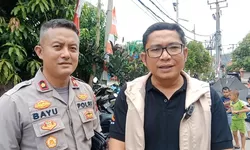 Masuki Musim Hujan, Camat Gunung Putri Ajak Warga Untuk Membersihkan Selokan