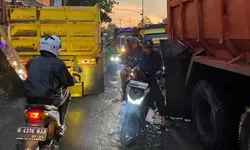 Hidup Dalam Debu, Macet, dan Ancaman Tergilas karena Truk Tambang Bagi Masyarakat Parung Panjang