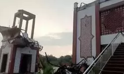 Bangunan Struktur Kurang Kokoh, Menara Masjid di Tajurhalang Bogor Ambruk