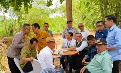 Moment langka Bupati Bogor Kopi Hangat Bareng Kepala Desa Dan Muspika Kecamatan Gunung Putri