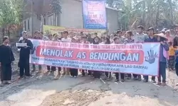 Tolak Pembangunan As Bendungan Cibeet Ratusan Warga Kutamekar Lakukan Unjukrasa