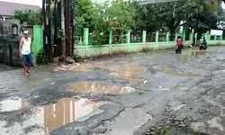 Penyumbang PAD Terbesar, Jalan Raya Cikeas Bojong Nangka Ko Rusak