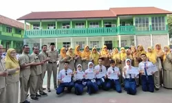 7 Mendali Emas dan Perak diraih Siswa-siswi SMP Negeri 1 Klapanunggal di ajang kompetisi Taekwondo Liga DKI Jakarta Series 5