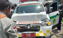 Mobil Ambulan Desa Tlajung Udik Ringsek usai dikendarai ODGJ