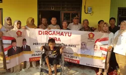 Anggota DPRD Provinsi Jawa Barat wilayah 6 Kabupaten Bogor,  Ir Prasetyawati berikan Kursi Roda kepada Warga Desa Tlajung Udik.