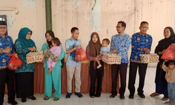Pendistribusian telur dan beras, guna menurunkan angka stunting di Kecamatan Sukamakmur. 