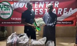 Yayasan Al Ummahat gandeng Karang Taruna Kabupaten Bogor Untuk Menyalurkan Bantuan Korban Kebakaran Ponpes syamsul ma’arif Pamijahan