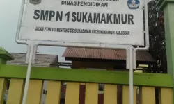 Wali Murid SMP Negeri 1 Sukamakmur keluhkan iuran sebesar Rp 1,35 Juta Rupiah.