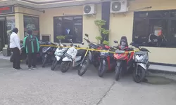 Polsek Gunung Putri berhasil mengamankan 11 Unit sepeda Motor dan 1 Unit Mobil dari hasil pengembangan.