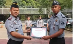 Karutan berikan Apresiasi kepada 4 Pegawai teladan Rutan 1 Depok.