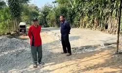 Bangun Jalan Tanpa Izin, Pengusaha HS dituding serobot Tanah Aset Desa Sukaharja.